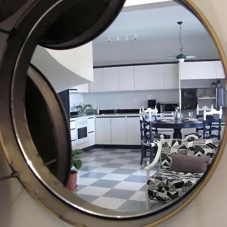 Bellis Perennis شقة *